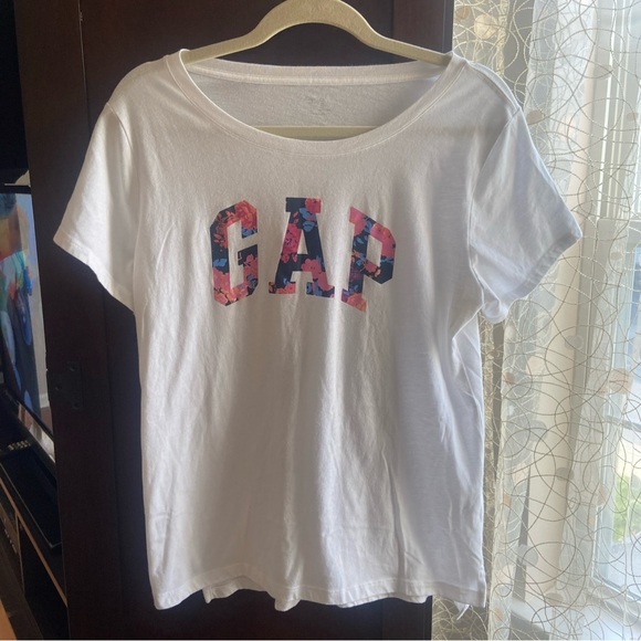 GAP Gray T-Shirt with Subtle Logo - Picture 1 of 11